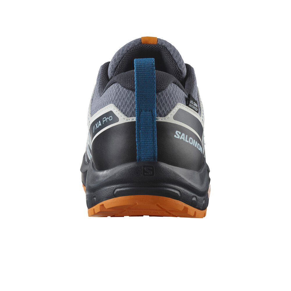 Salomon zapatilla trekking niño XA PRO V8 WATERPROOF GRIS vista trasera