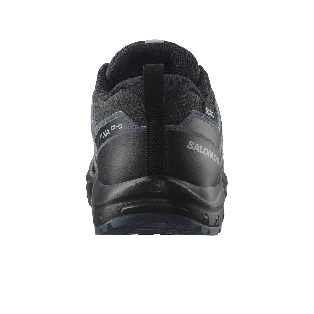 Salomon zapatilla trekking niño XA PRO V8 WATERPROOF NEGRO vista trasera