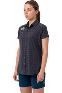 Ternua camisa montaña manga corta mujer BRITAM GRIS vista trasera