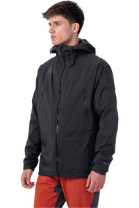 Ternua chaqueta impermeable hombre KARS 2.0 NEGRO vista trasera