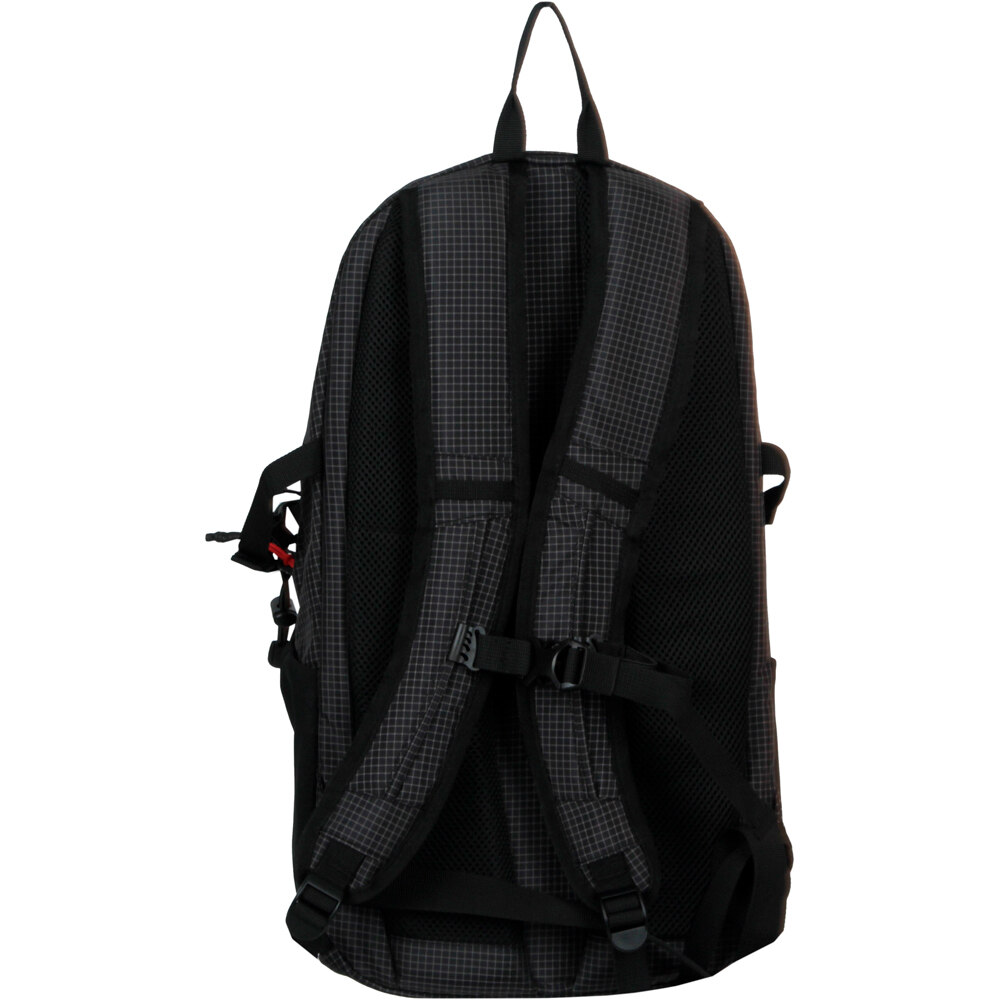 Ternua mochila montaña LARRAU NEGRO 01
