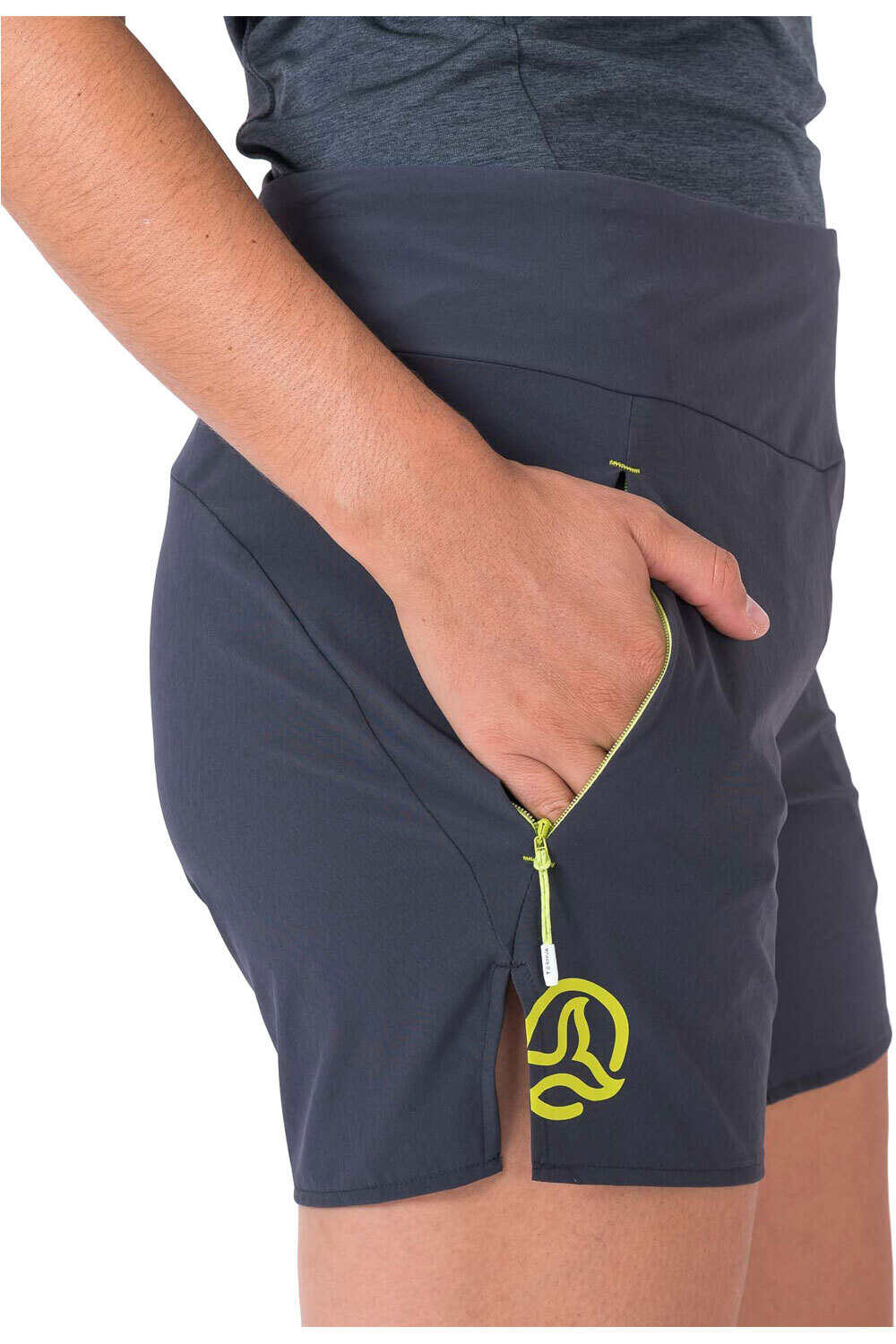 Ternua pantalón corto montaña mujer OUTRUN GRIS 03