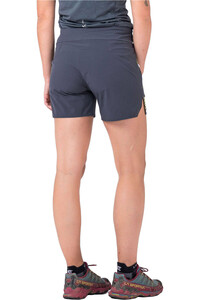 Ternua pantalón corto montaña mujer OUTRUN GRIS vista trasera