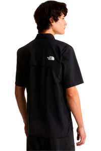 The North Face camisa montaña manga corta hombre PACKABLE NEGRO vista trasera