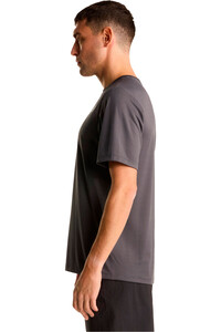 The North Face camiseta montaña manga corta hombre 24/7 GRIS vista detalle