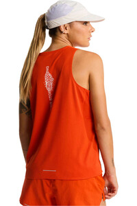 The North Face camiseta tirantes running LIGHTBRIGHT NARANJA vista trasera
