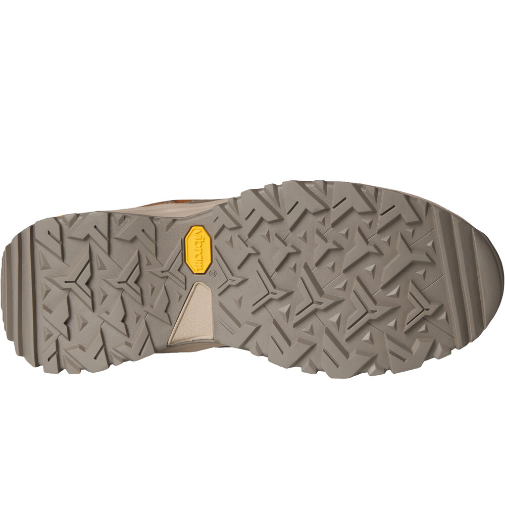 The North Face zapatilla trekking mujer HEDGEHOG GORE-TEX MARRON vista trasera