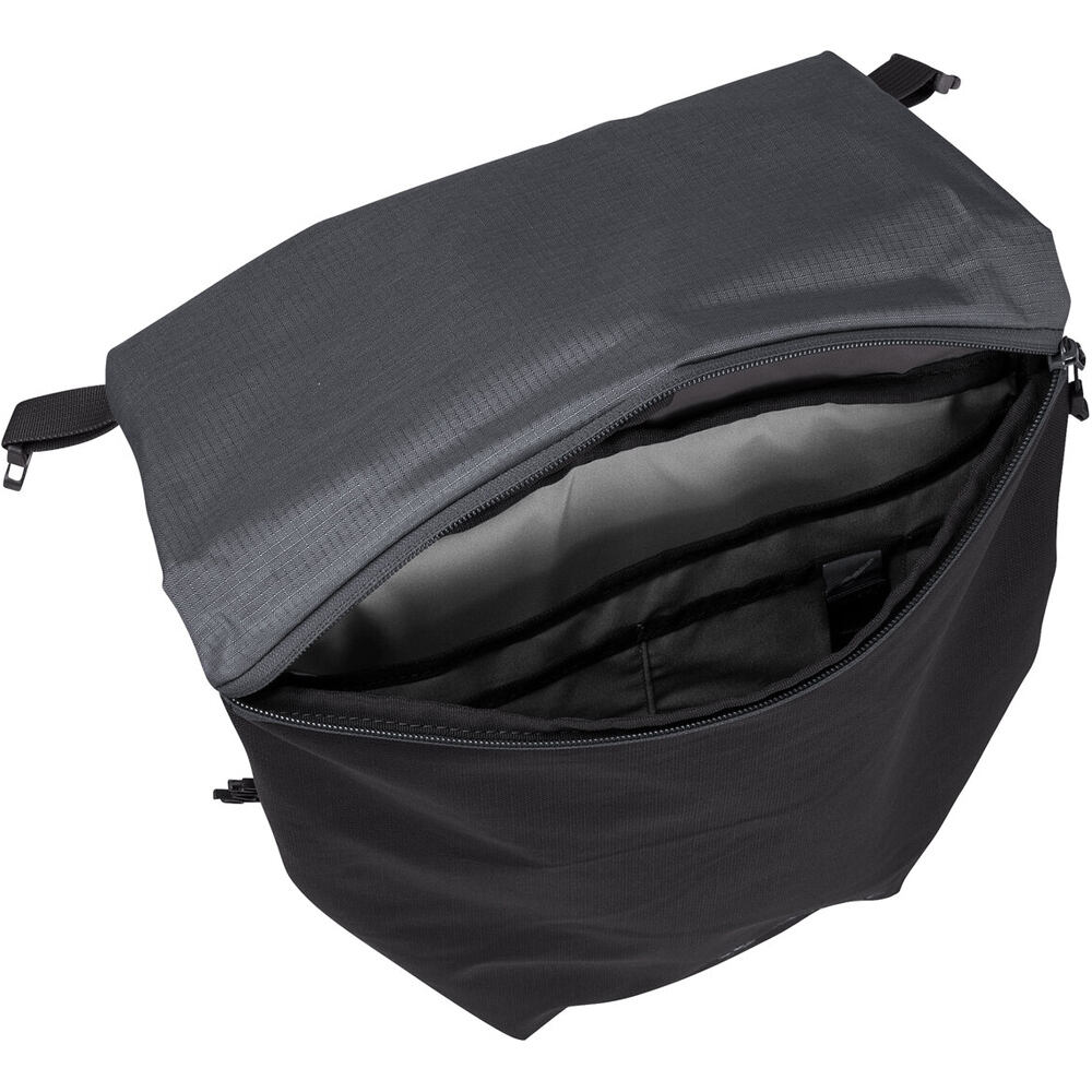 Vaude mochila montaña UNUK II NEGRO 02
