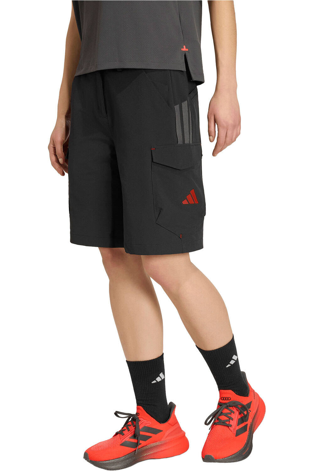 adidas bermuda mujer CORTO AUDI FORMULA ONE TEAM MECHANICS vista frontal