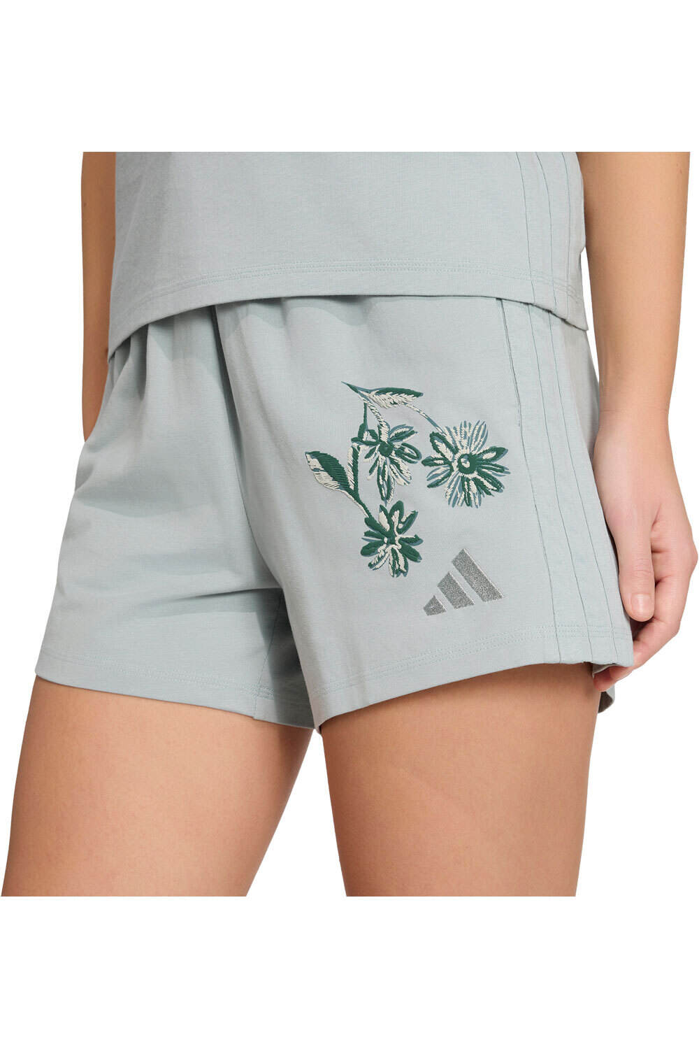 adidas bermuda mujer ESSENTIALS 3 STRIPES vista detalle