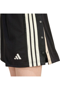 adidas bermuda mujer PANTALN CORTO DE MALLA STADIUM vista detalle