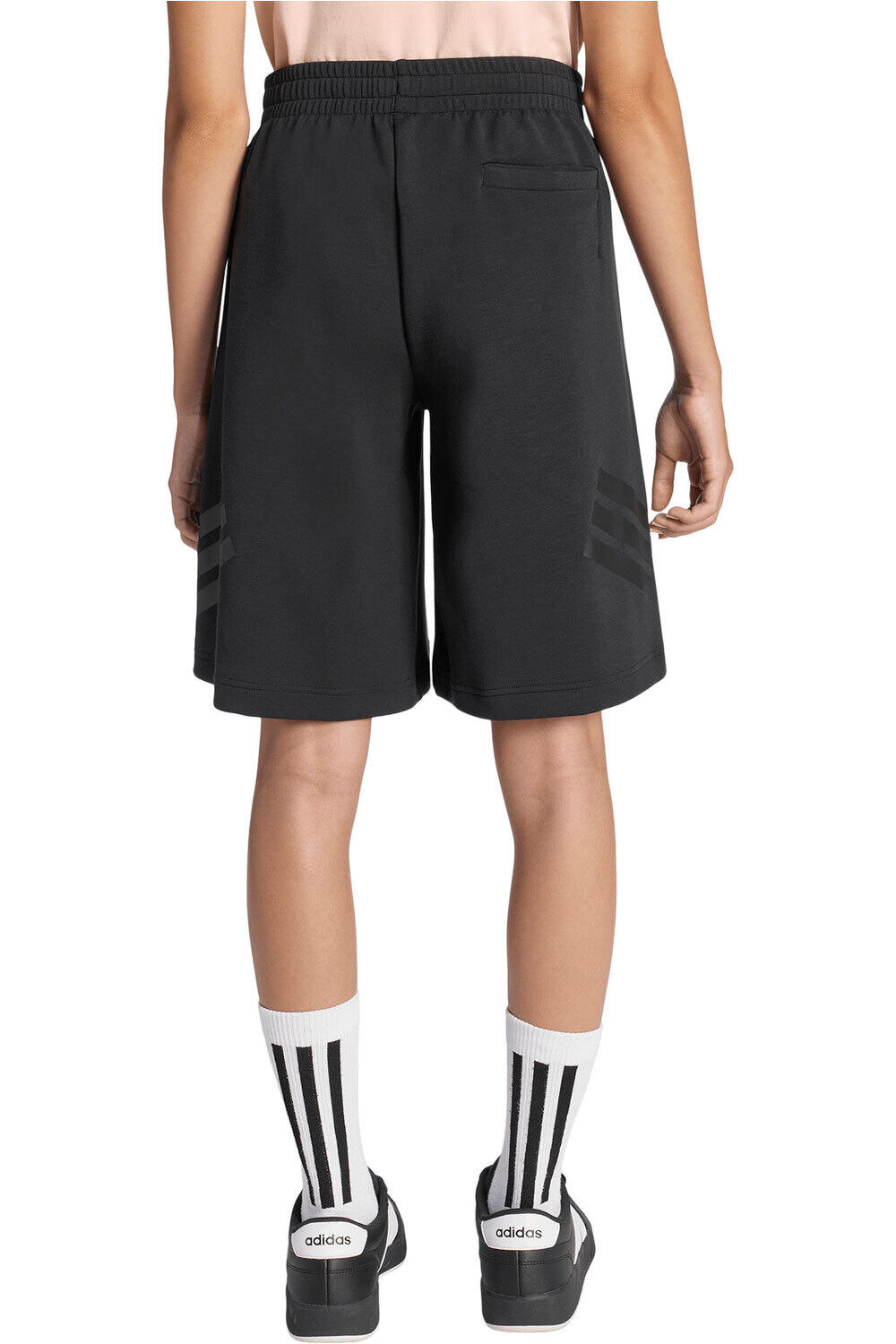 adidas bermuda niña FUTURE ICONS 3 STRIPES vista trasera
