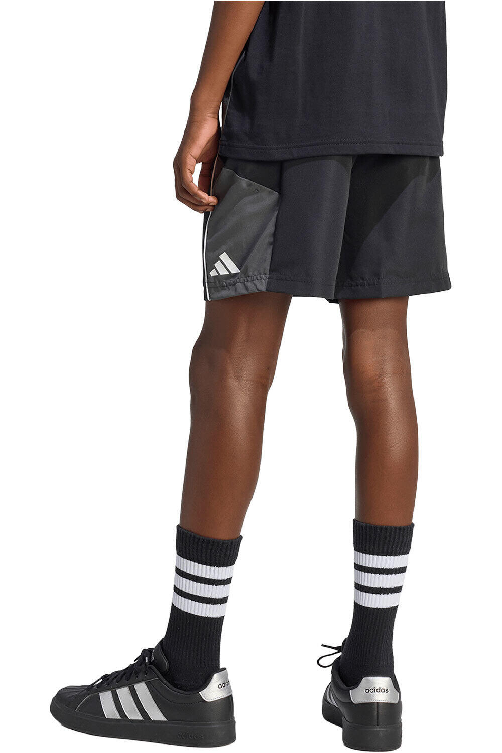 adidas bermuda niño BLOQUES DE COLORES vista trasera