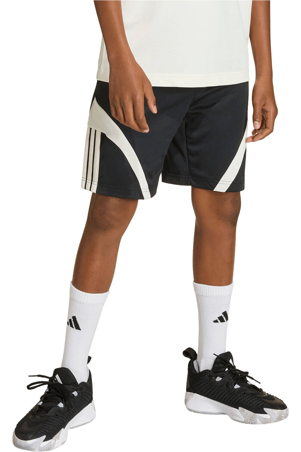 adidas bermuda niño HOUSE OF TIRO vista frontal