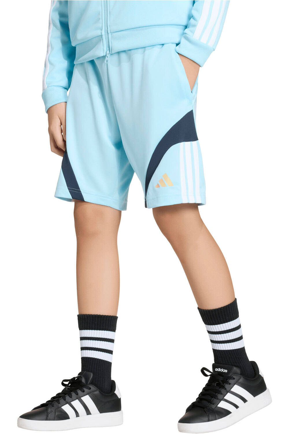 adidas bermuda niño HOUSE OF TIRO vista frontal