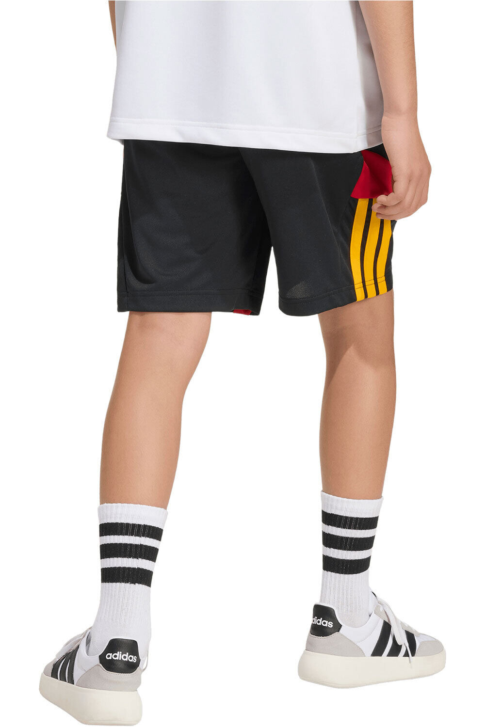 adidas bermuda niño HOUSE OF TIRO vista trasera