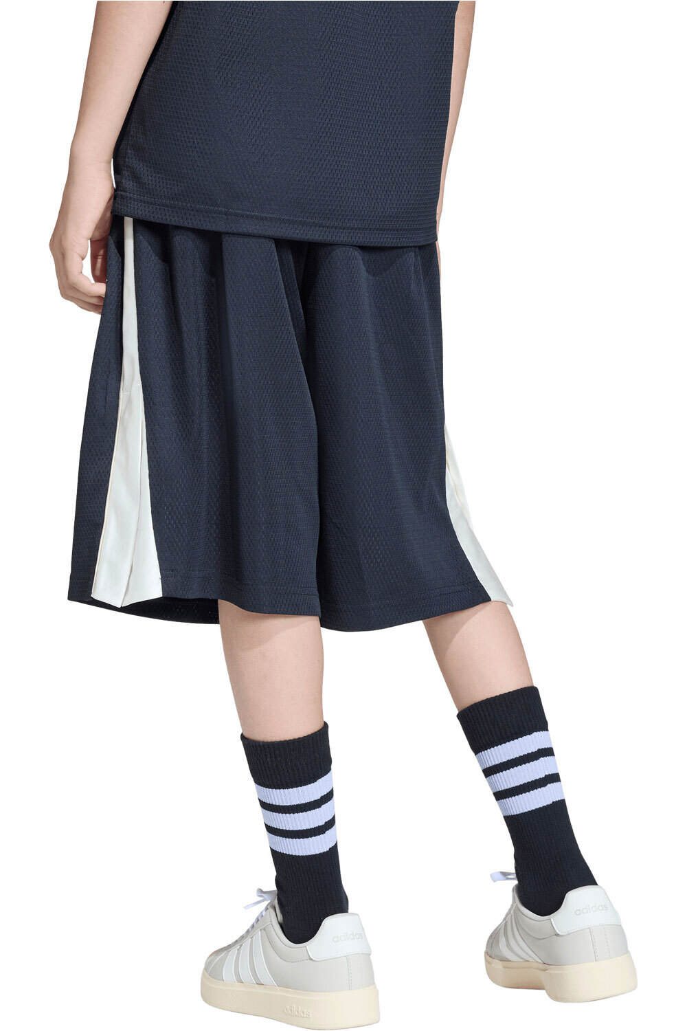 adidas bermuda niño STADIUM vista trasera