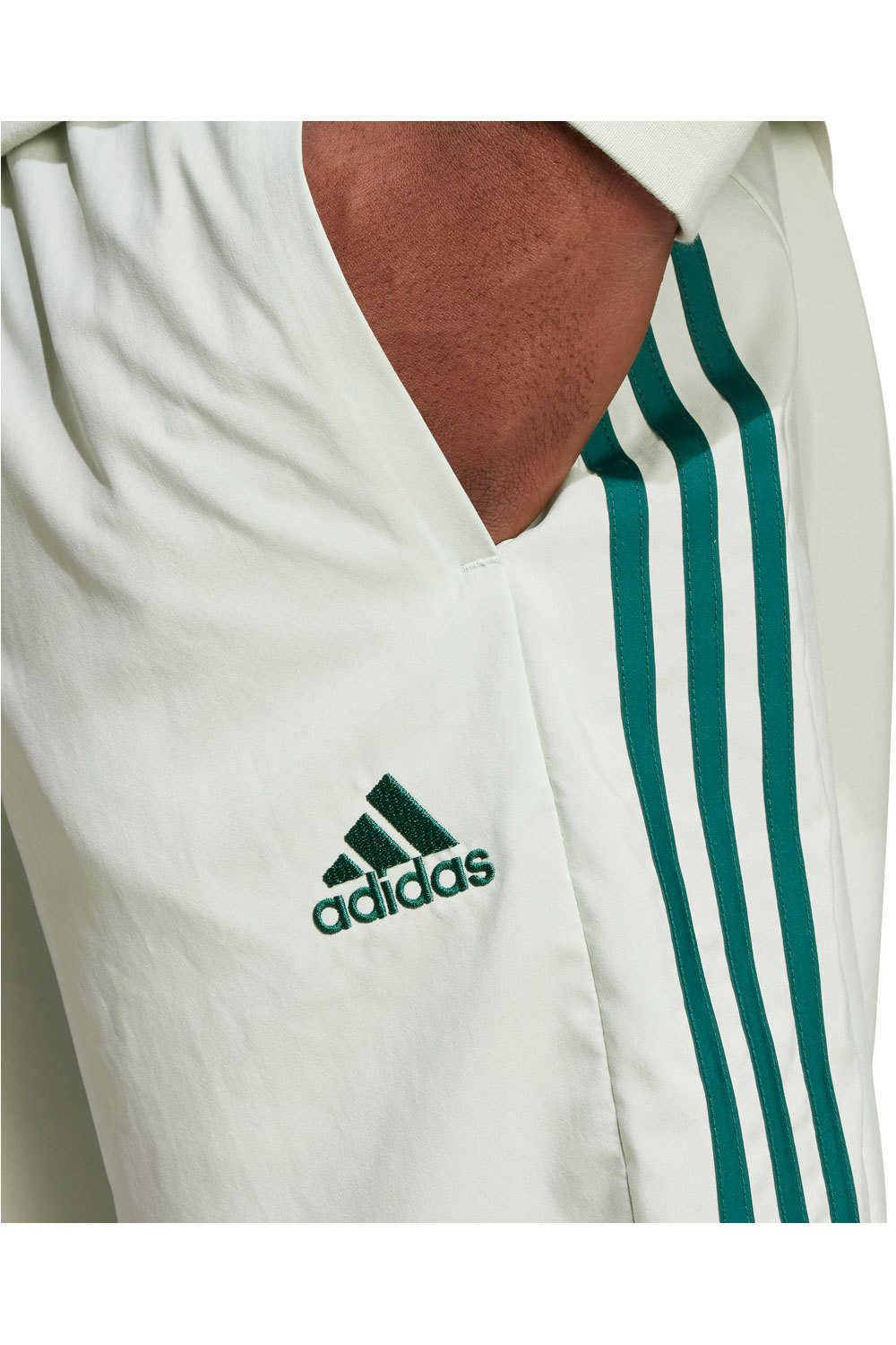 adidas bermudas hombre AEROREADY Essentials Chelsea 3 bandas 04