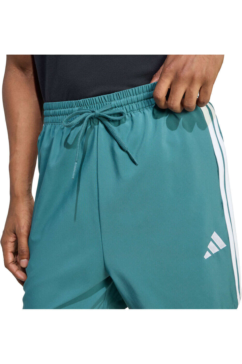 adidas bermudas hombre ESSENTIALS 3 STRIPES CHELSEA vista detalle