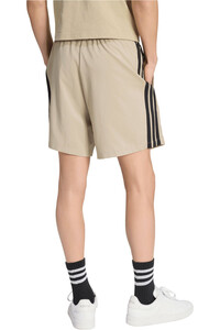 adidas bermudas hombre ESSENTIALS CHELSEA 3 BANDAS vista trasera
