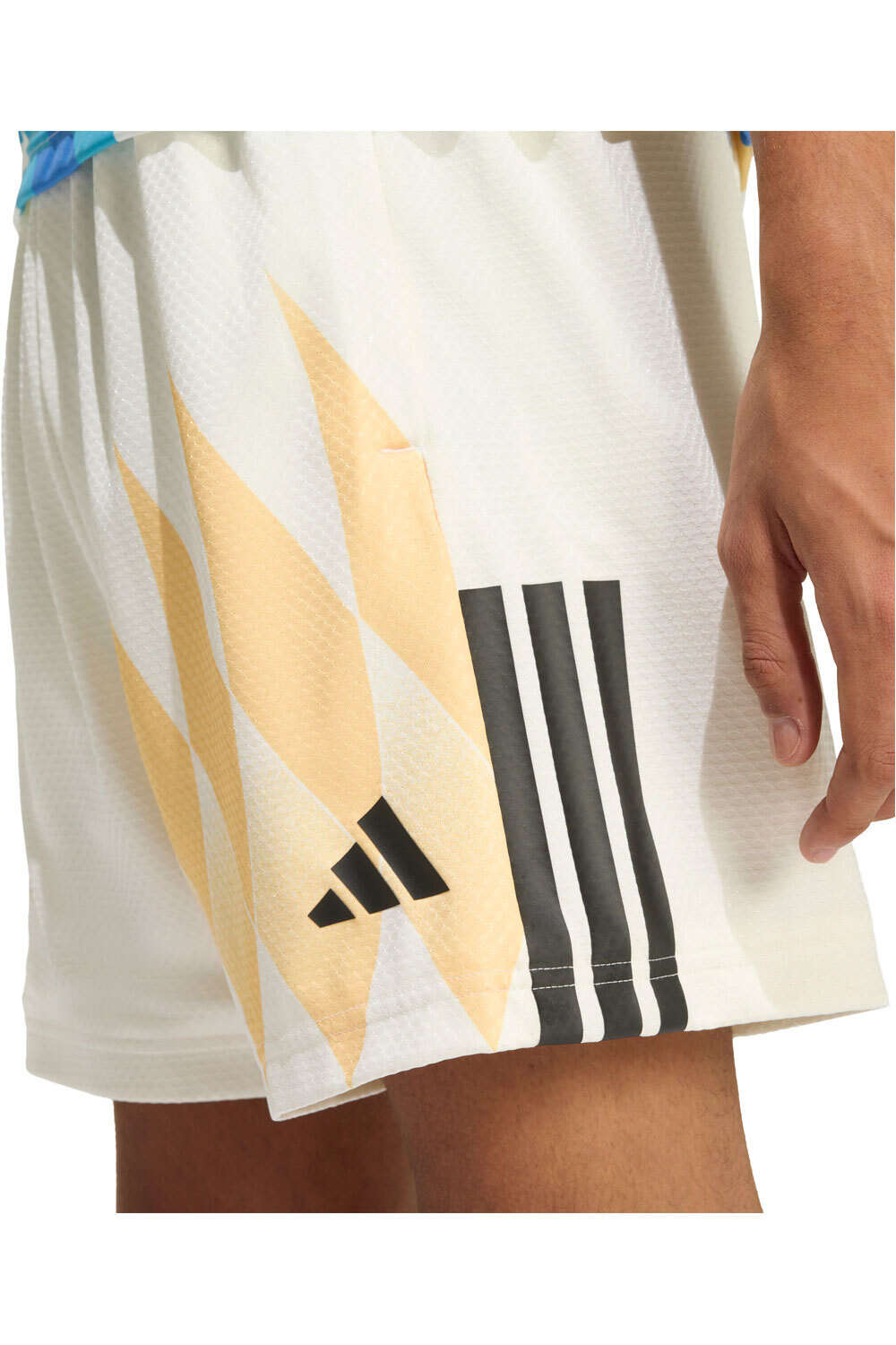 adidas bermudas hombre HOUSE OF TIRO X COMMON GOAL vista detalle