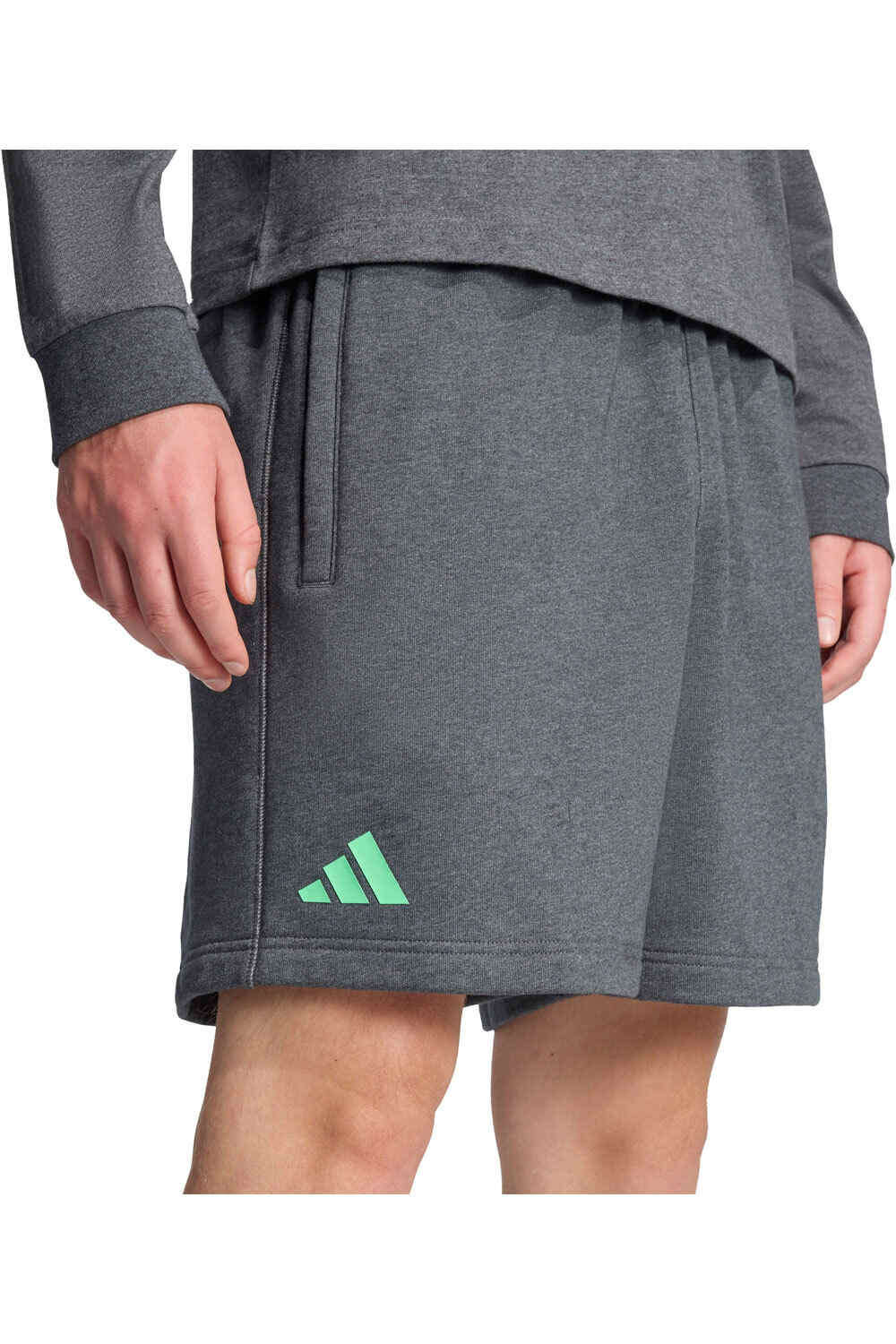 adidas bermudas hombre MERCEDES - AMG PETRONAS FORMULA 1 vista detalle