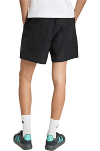 adidas bermudas hombre MERCEDES-AMG PETRONAS F1 NIGHT WOVEN vista trasera