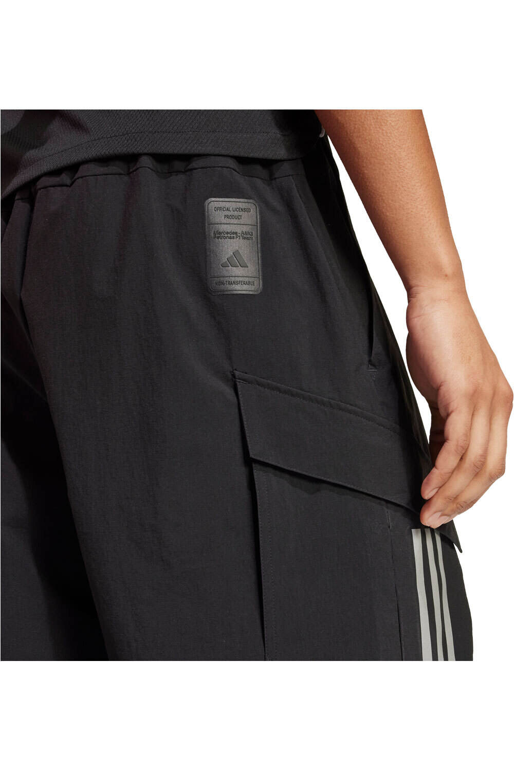 adidas bermudas hombre MERCEDES F1 MECHANICS vista detalle