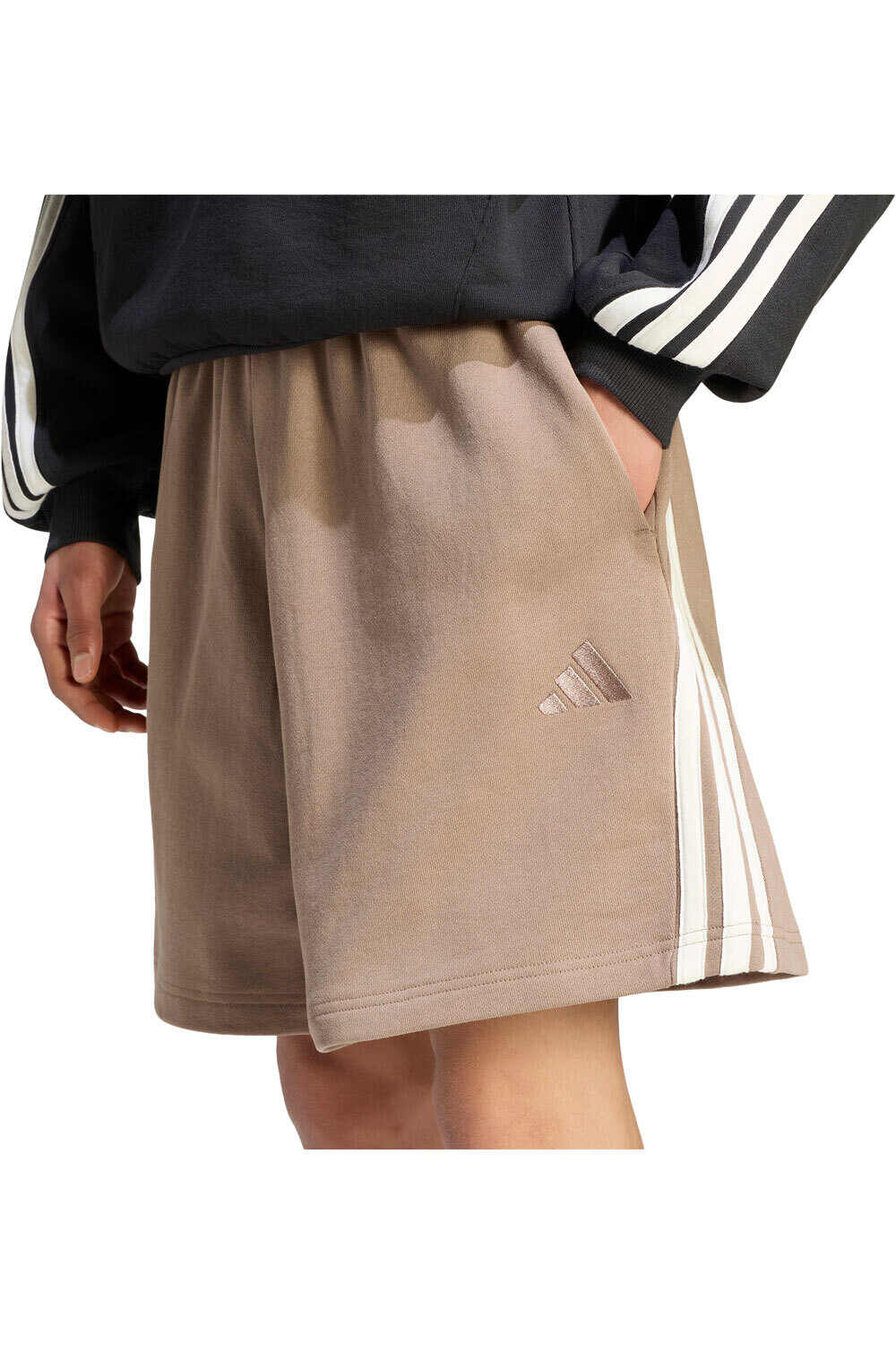 adidas bermudas hombre PANTALN CORTO ADIDAS KIT 3-STRIPES vista detalle