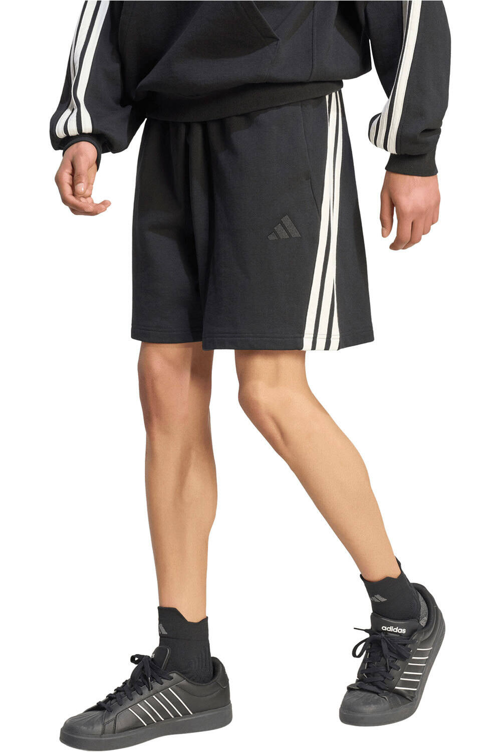 adidas bermudas hombre PANTALN CORTO ADIDAS KIT 3-STRIPES vista frontal