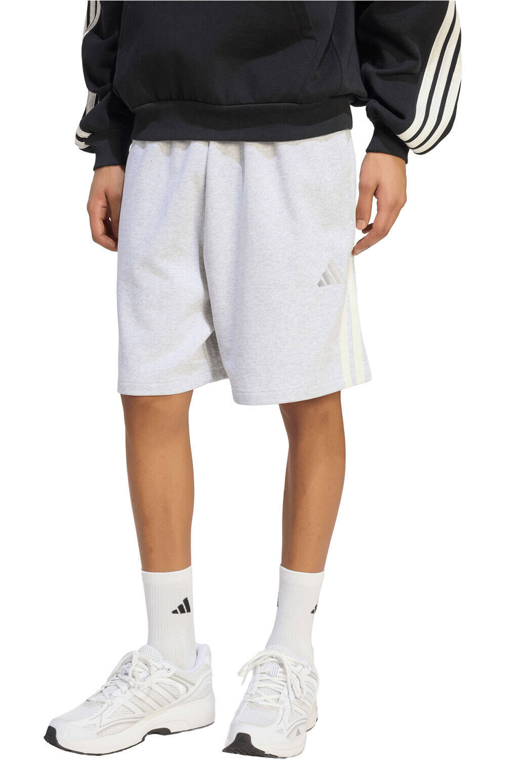 adidas bermudas hombre PANTALN CORTO ADIDAS KIT 3-STRIPES vista frontal