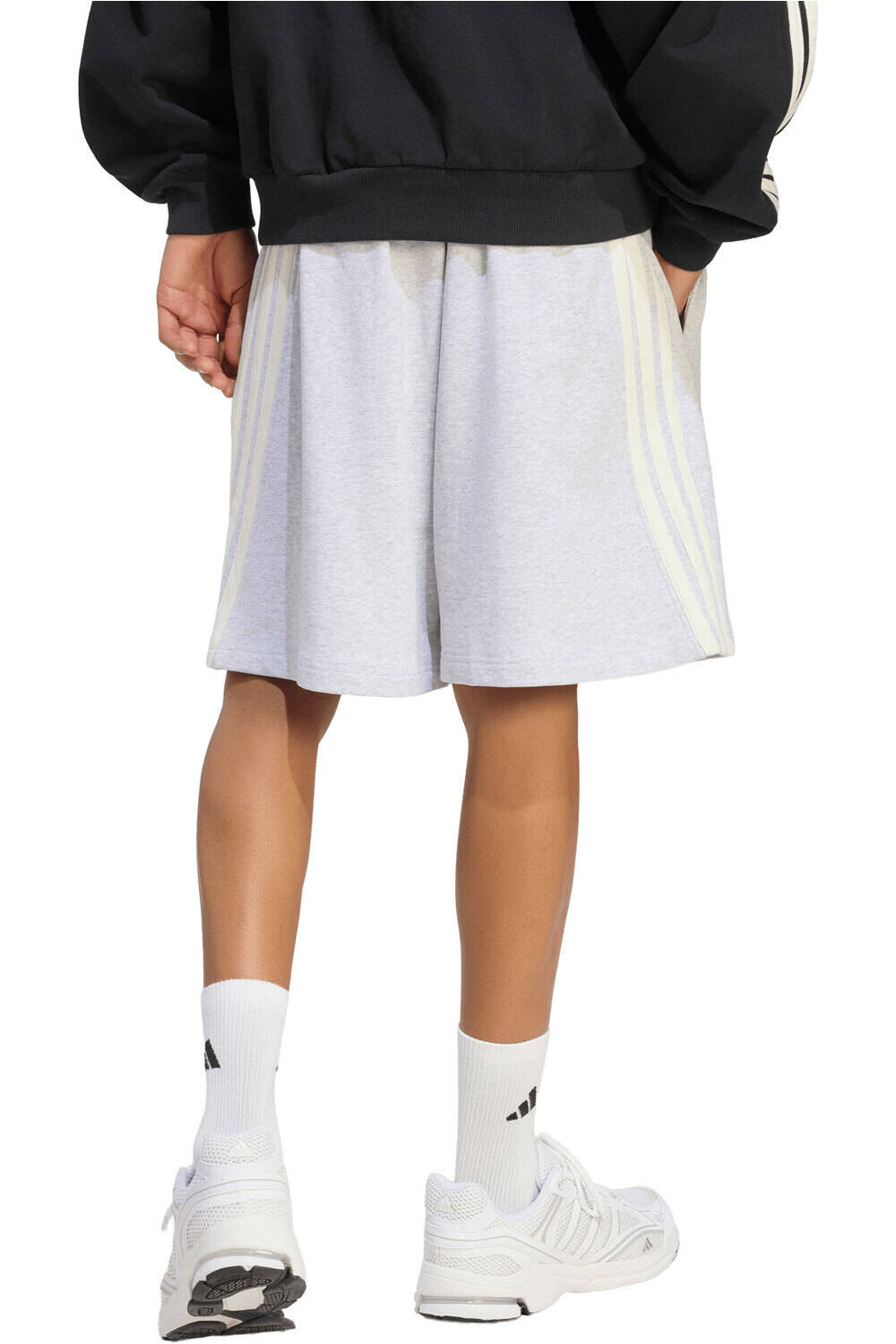 adidas bermudas hombre PANTALN CORTO ADIDAS KIT 3-STRIPES vista trasera
