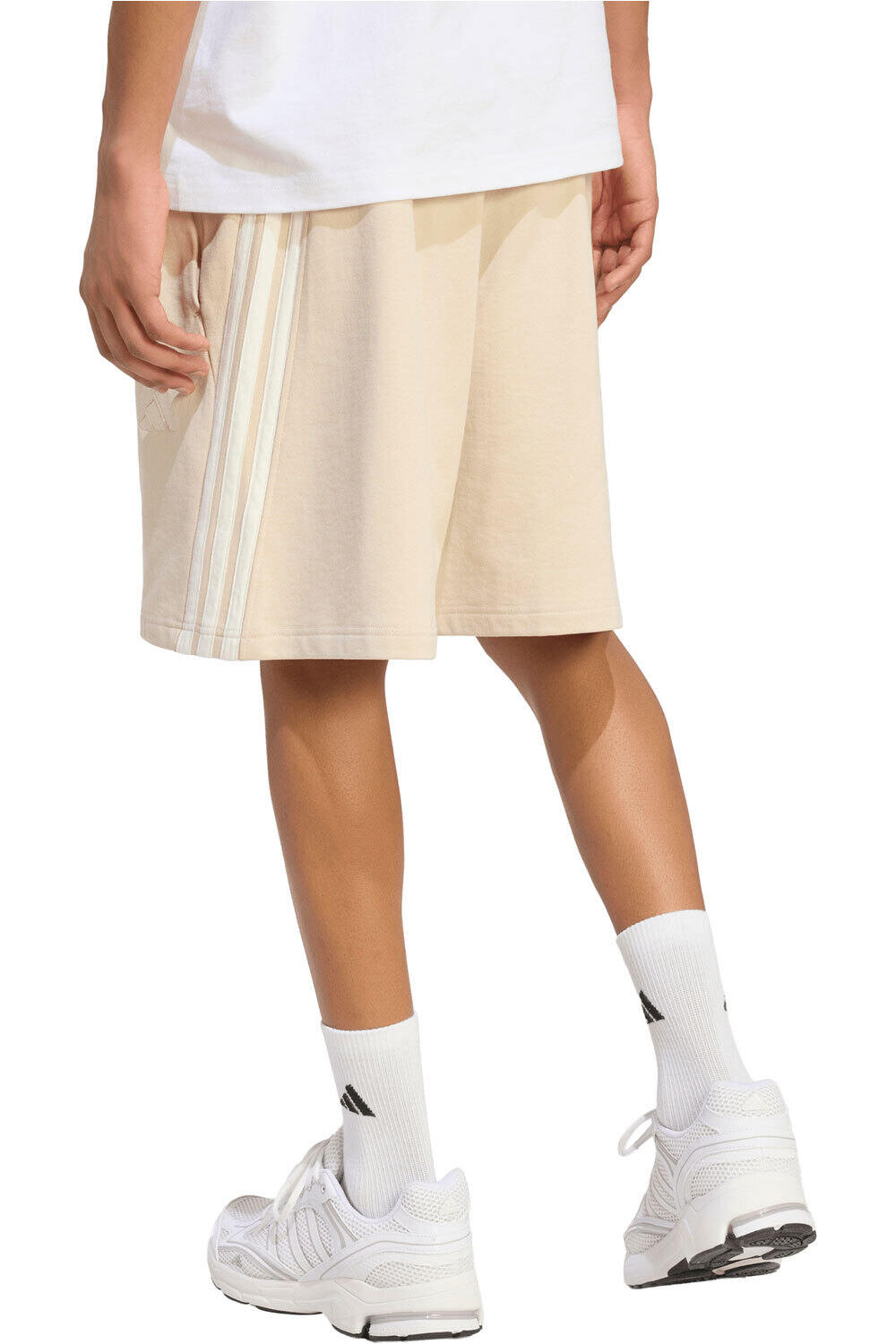 adidas bermudas hombre PANTALN CORTO ADIDAS KIT 3-STRIPES vista trasera
