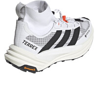 adidas bota trekking mujer TERREX FREEHIKER 3 ULTRA vista trasera