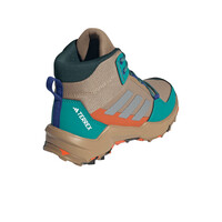 adidas bota trekking niño TERREX AX4R MID vista trasera
