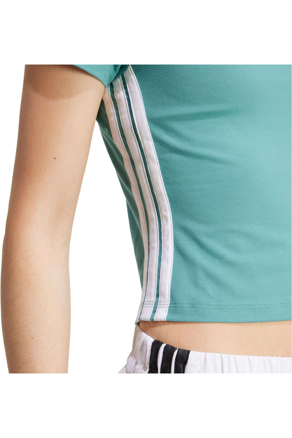 adidas camisa manga corta mujer ESSENTIALS 04