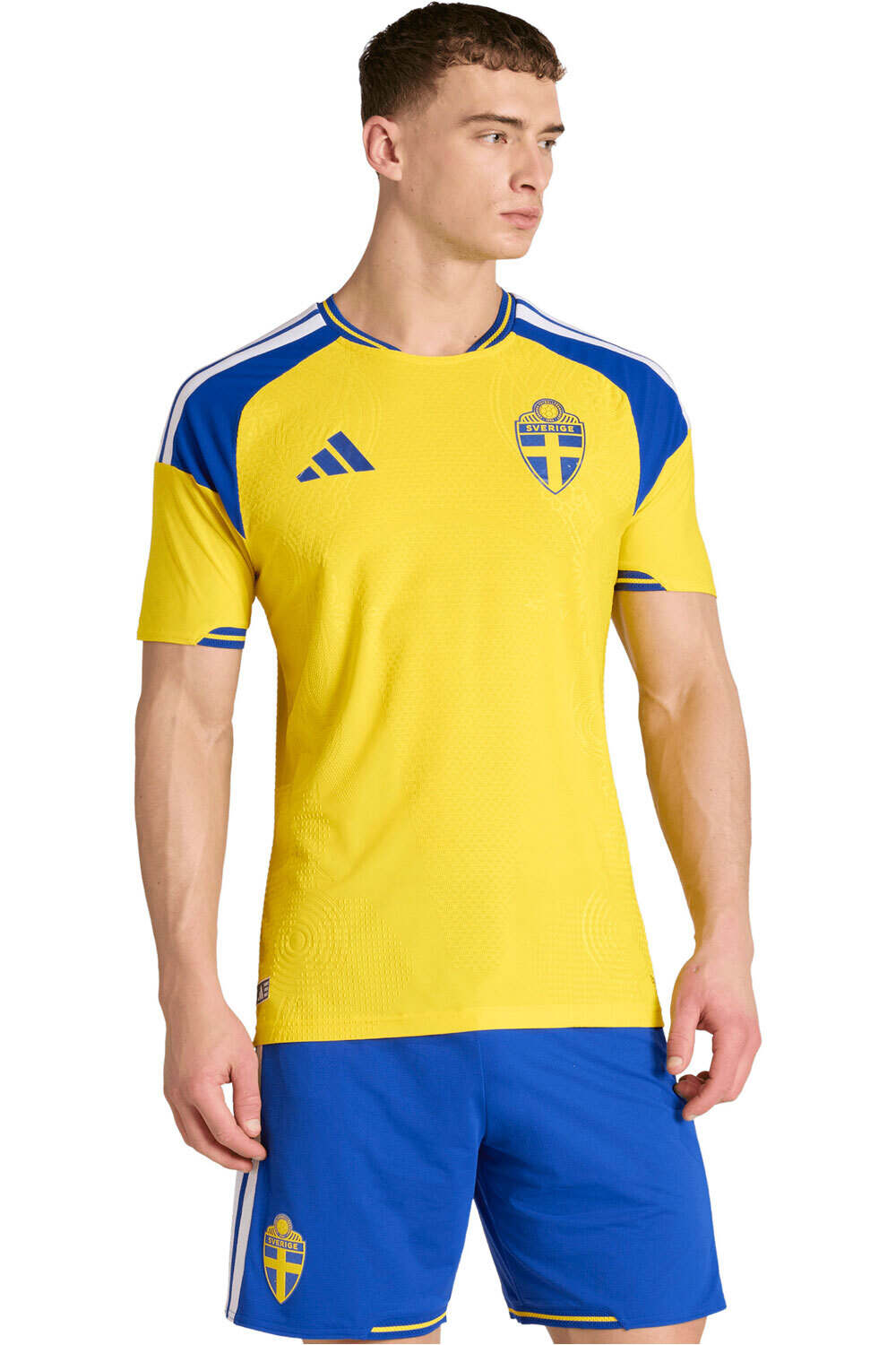 adidas camiseta de fútbol oficiales AUTNTICA SWEDEN 26 HOME vista frontal