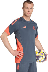 adidas camiseta de fútbol oficiales ENTRENO FC BAYERN TIRO 25 COMPETITION vista detalle