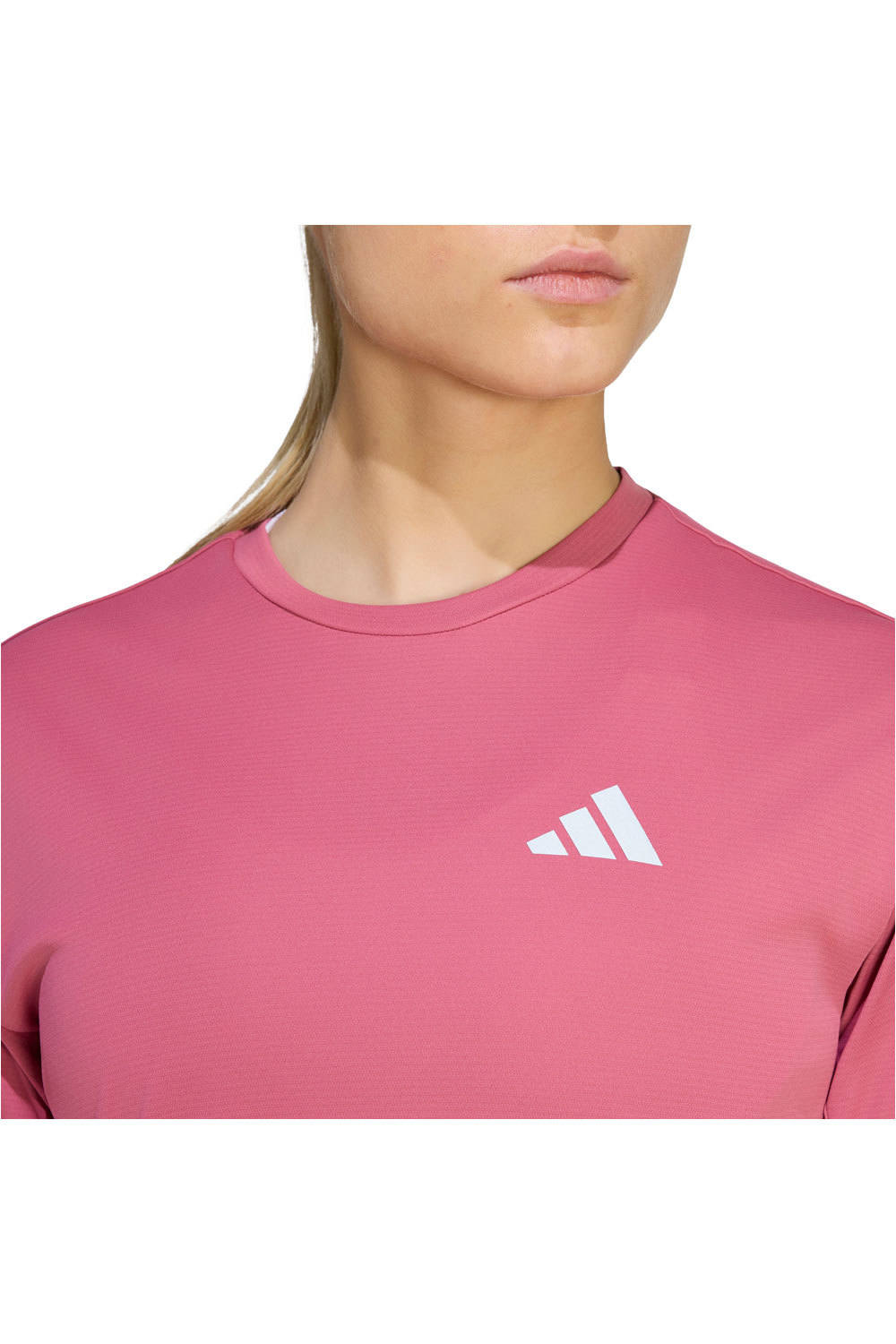 adidas camiseta entrenamiento manga corta mujer Run Ess Tee W vista detalle
