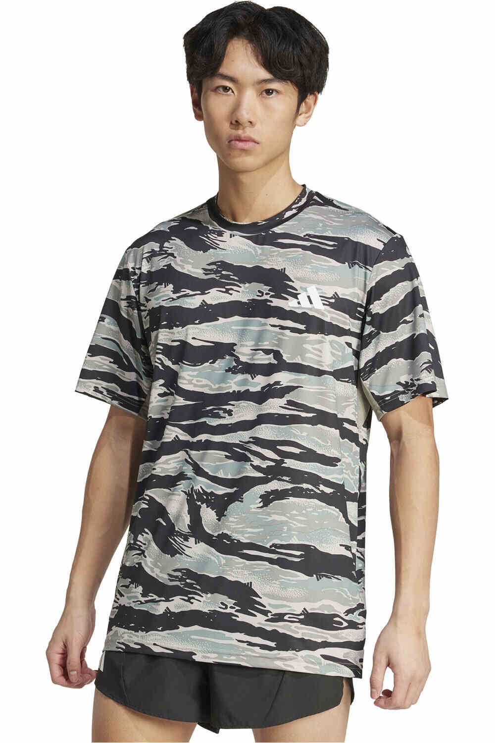 adidas camiseta fitness hombre CAMO AOP TEE vista frontal