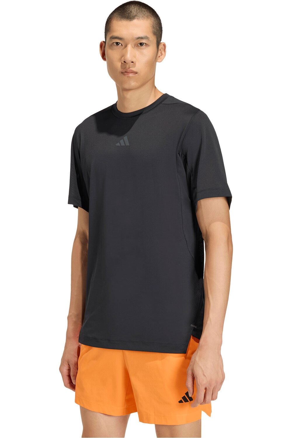 adidas camiseta fitness hombre D4T ESSENTIALS vista frontal