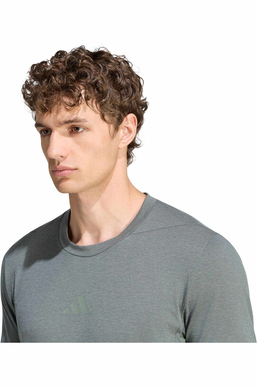 adidas camiseta fitness hombre DESIGNED 4 vista detalle