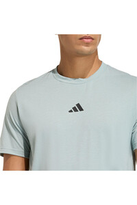 adidas camiseta fitness hombre DESIGNED FOR TRAINING WORKOUT vista detalle