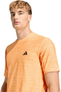 adidas camiseta fitness hombre ENTRENAMIENTO ESSENTIALS FLEX vista detalle