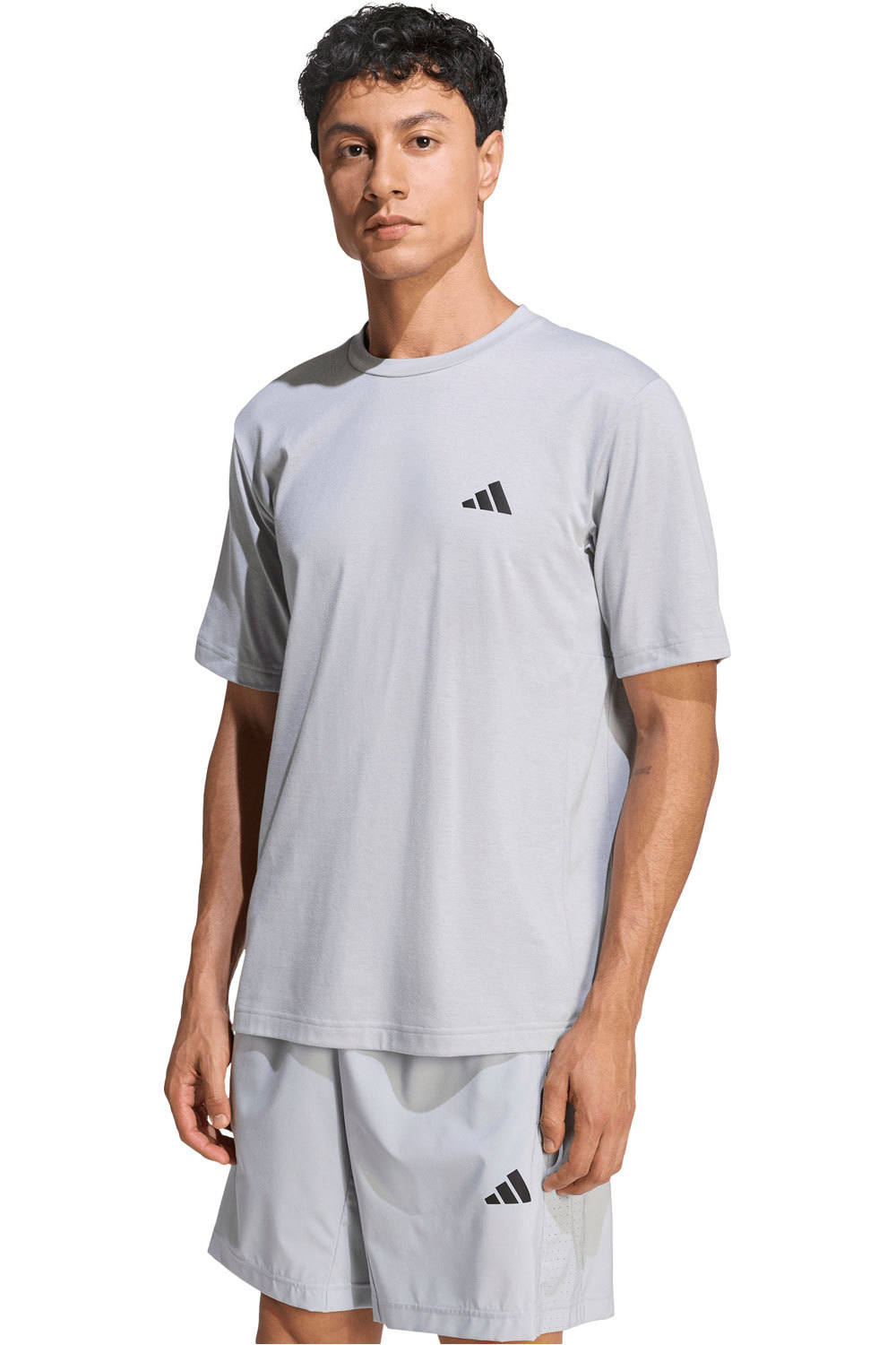 adidas camiseta fitness hombre ESSENTIALS FEELREADY vista frontal