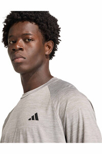 adidas camiseta fitness hombre ESSENTIALS vista detalle