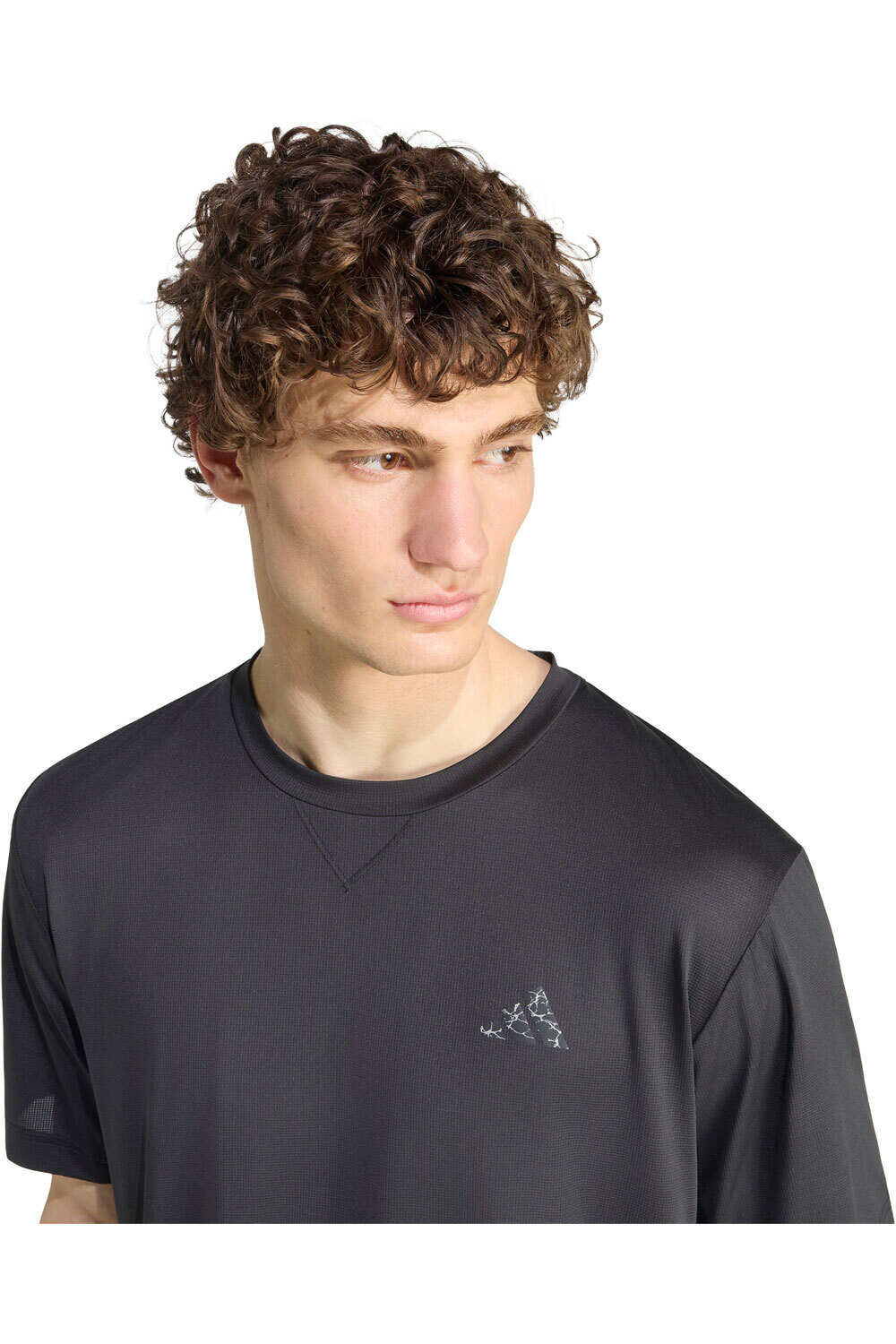 adidas camiseta fitness hombre PRIMELIFT ESSENTIALS HOLIDAY vista detalle