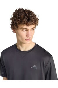 adidas camiseta fitness hombre PRIMELIFT ESSENTIALS HOLIDAY vista detalle