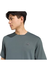 adidas camiseta fitness hombre PRIMELIFT ESSENTIALS HOLIDAY vista detalle