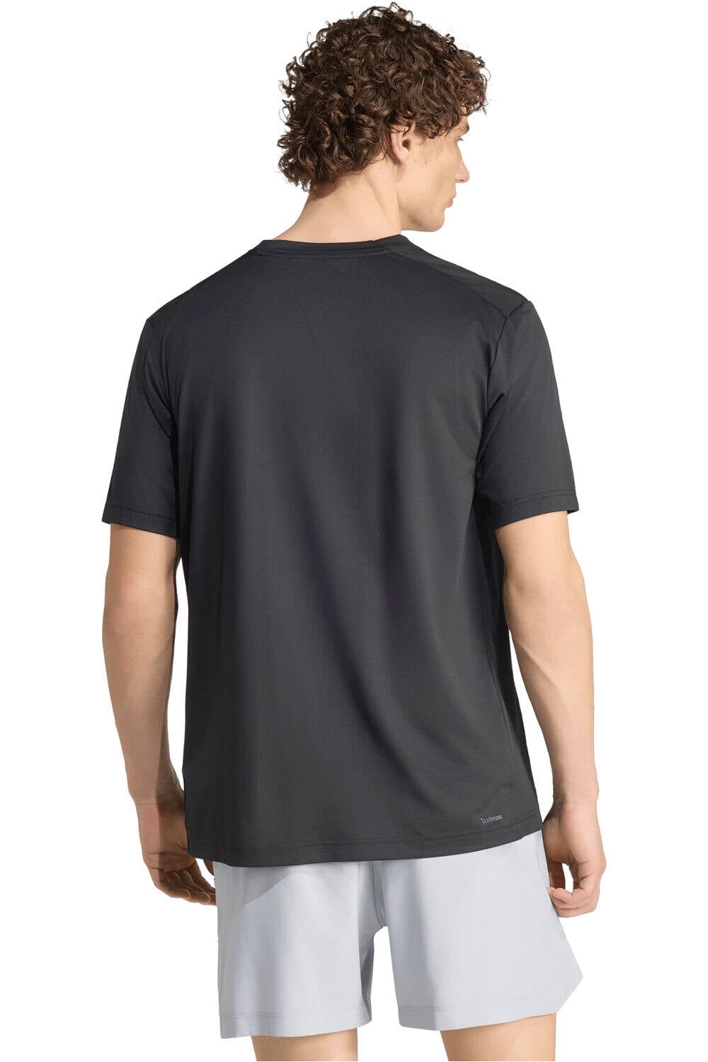 adidas camiseta fitness hombre PRIMELIFT ESSENTIALS HOLIDAY vista trasera